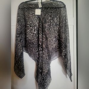 Liz Claiborne beautiful womens scarf top. New with tags!